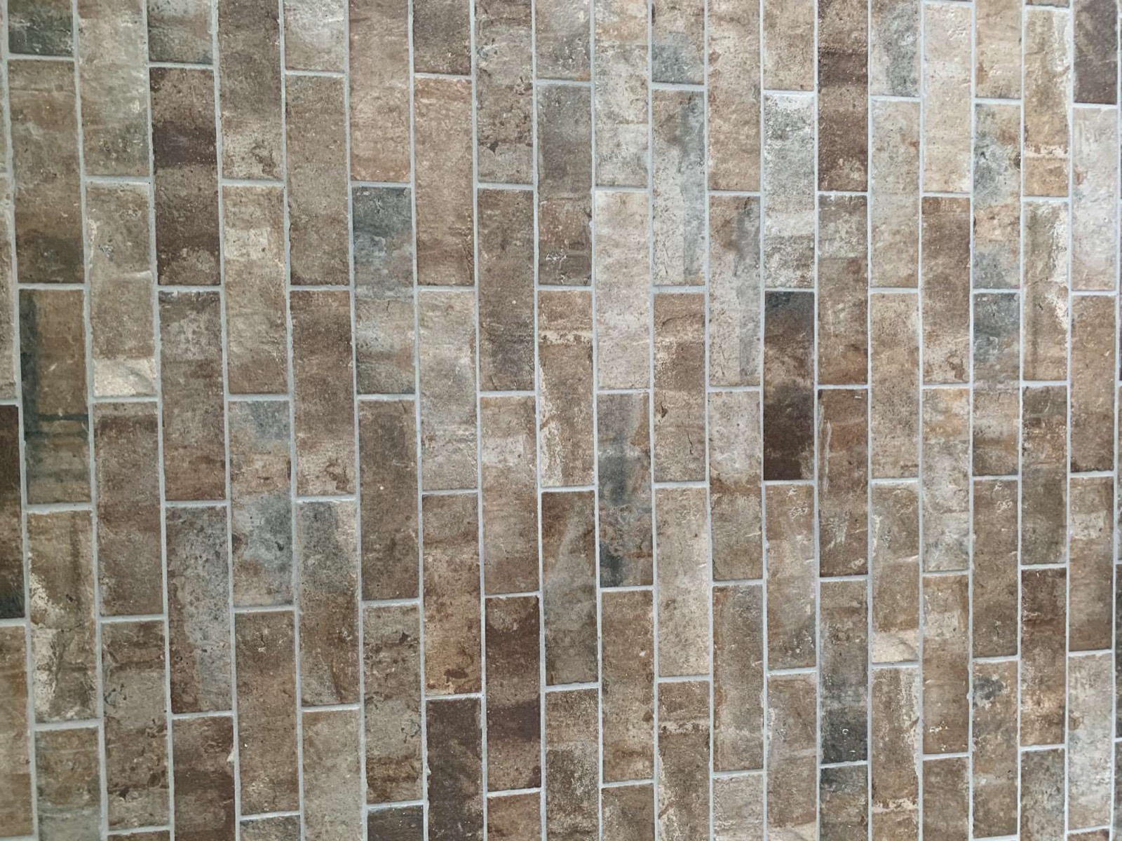 Glazed brick-look porcelain feature wall